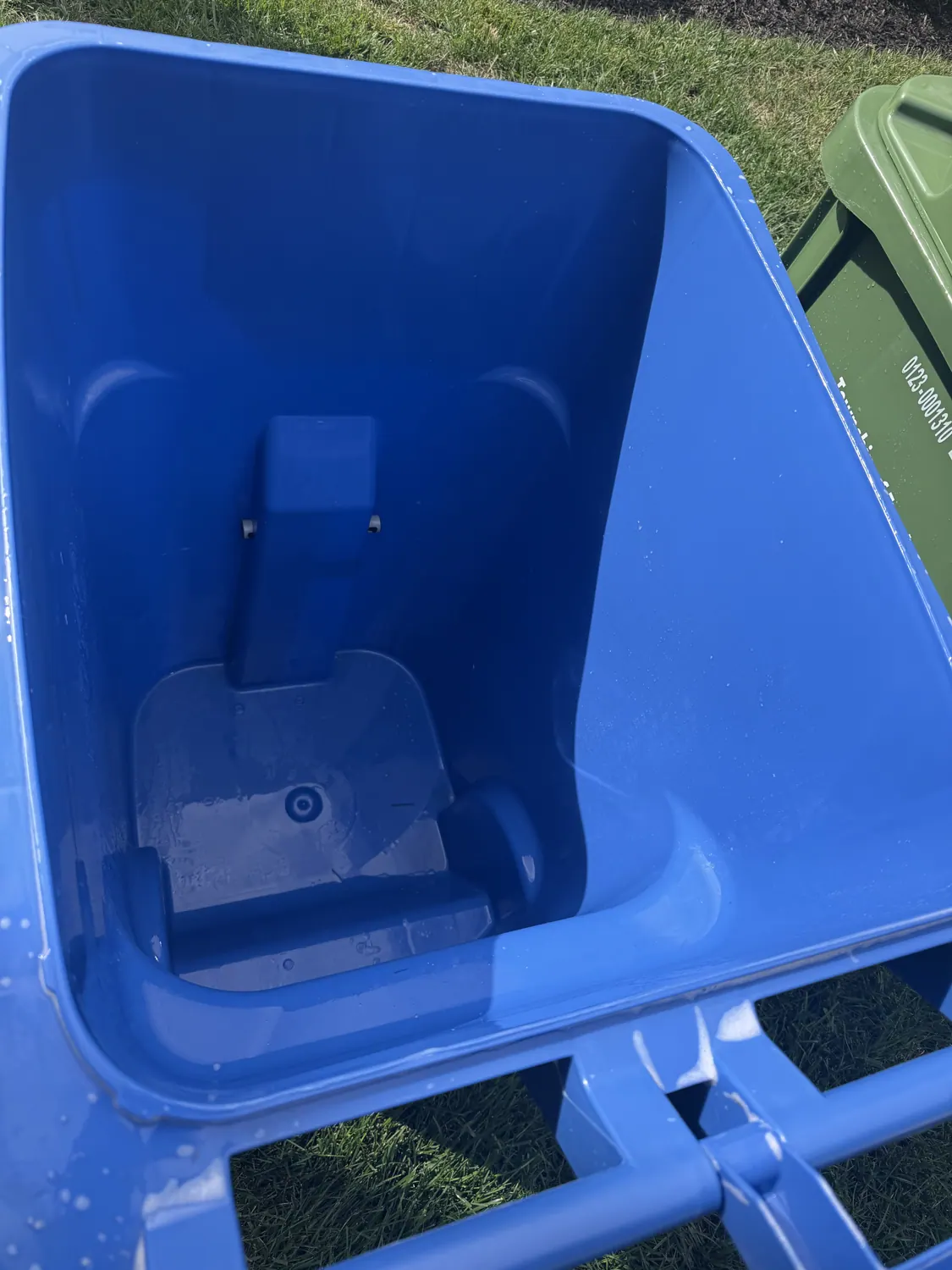 Clean bin after washing